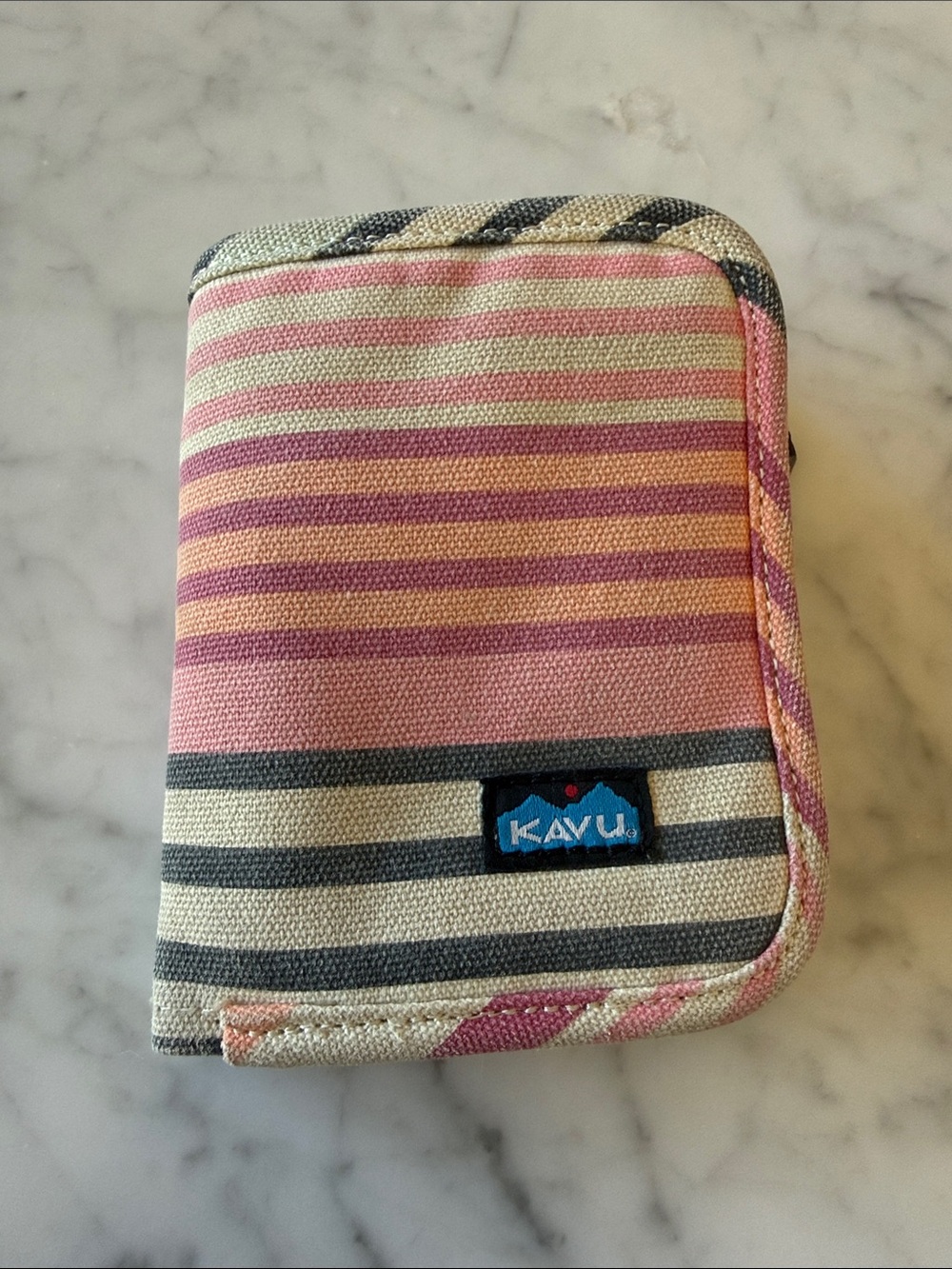 Kavu striped canvas wallet with removable coin/card/key purse.